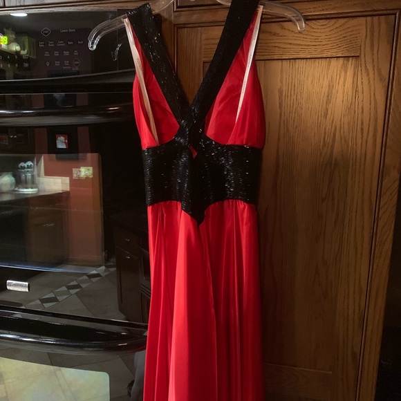 Red & black prom dress - Picture 2 of 6
